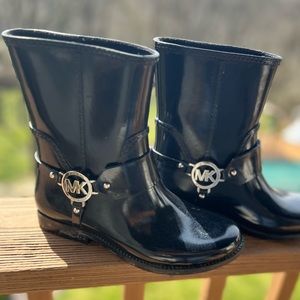 UGC-MICHAEL KORS Fulton Harness black Rubber Rain Black MK Mid bootie boots Sz 7